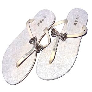 𝐏&𝐖 | RHINESTONE BOW FLIP FLOPS